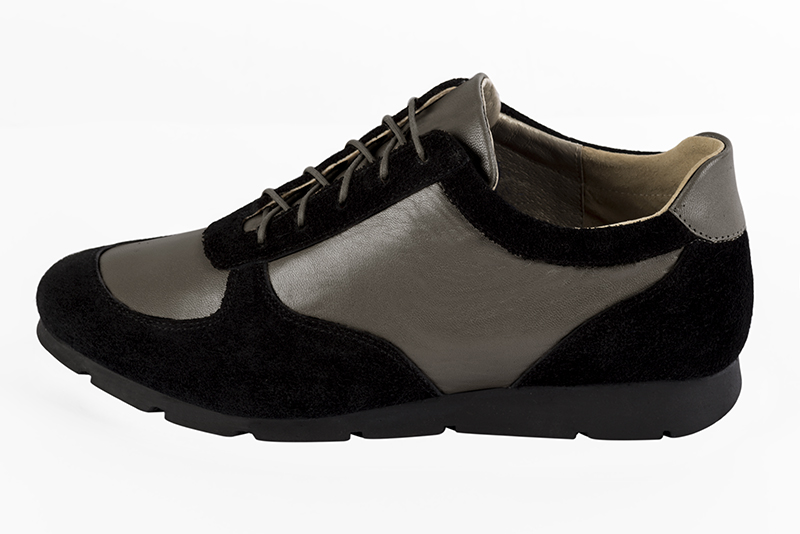 Matt black and taupe brown women's open back shoes. Round toe. Flat rubber soles. Profile view - Florence KOOIJMAN